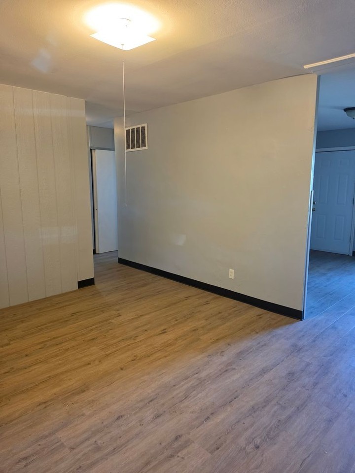 8 W Adams Dr - Photo 4 of 7