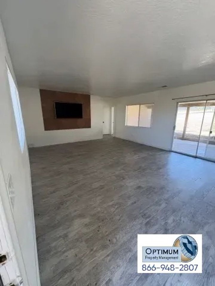 8220 Buckthorn Ave - Photo 5 of 36