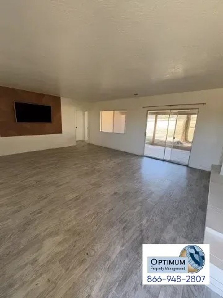 8220 Buckthorn Ave - Photo 6 of 36