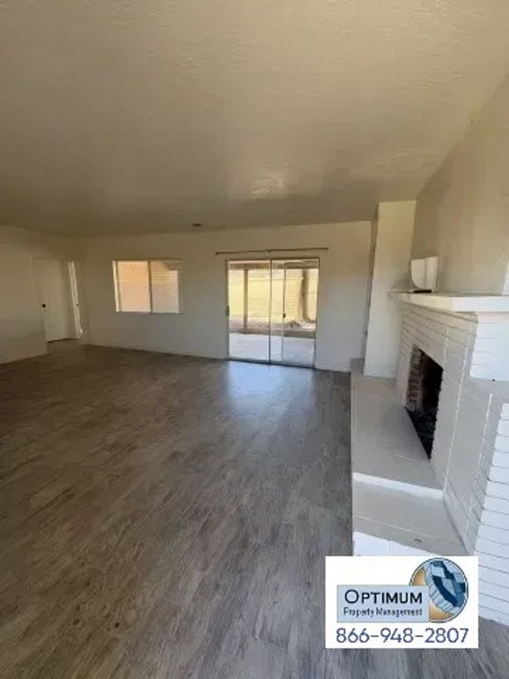 8220 Buckthorn Ave - Photo 7 of 36