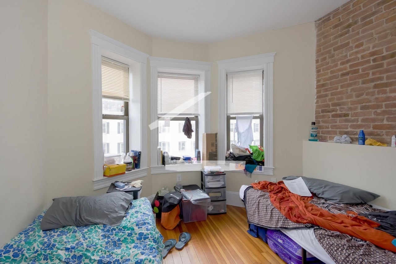 887 Huntington Ave - Photo 4 of 13