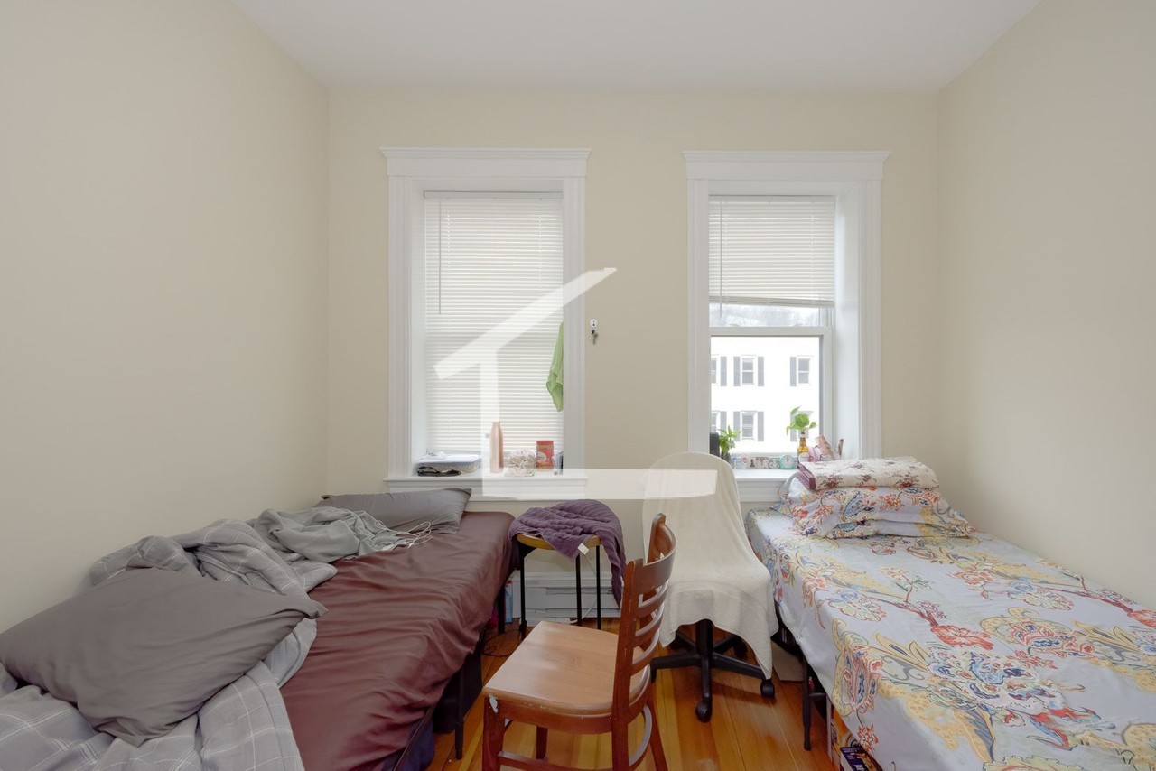 887 Huntington Ave - Photo 5 of 13