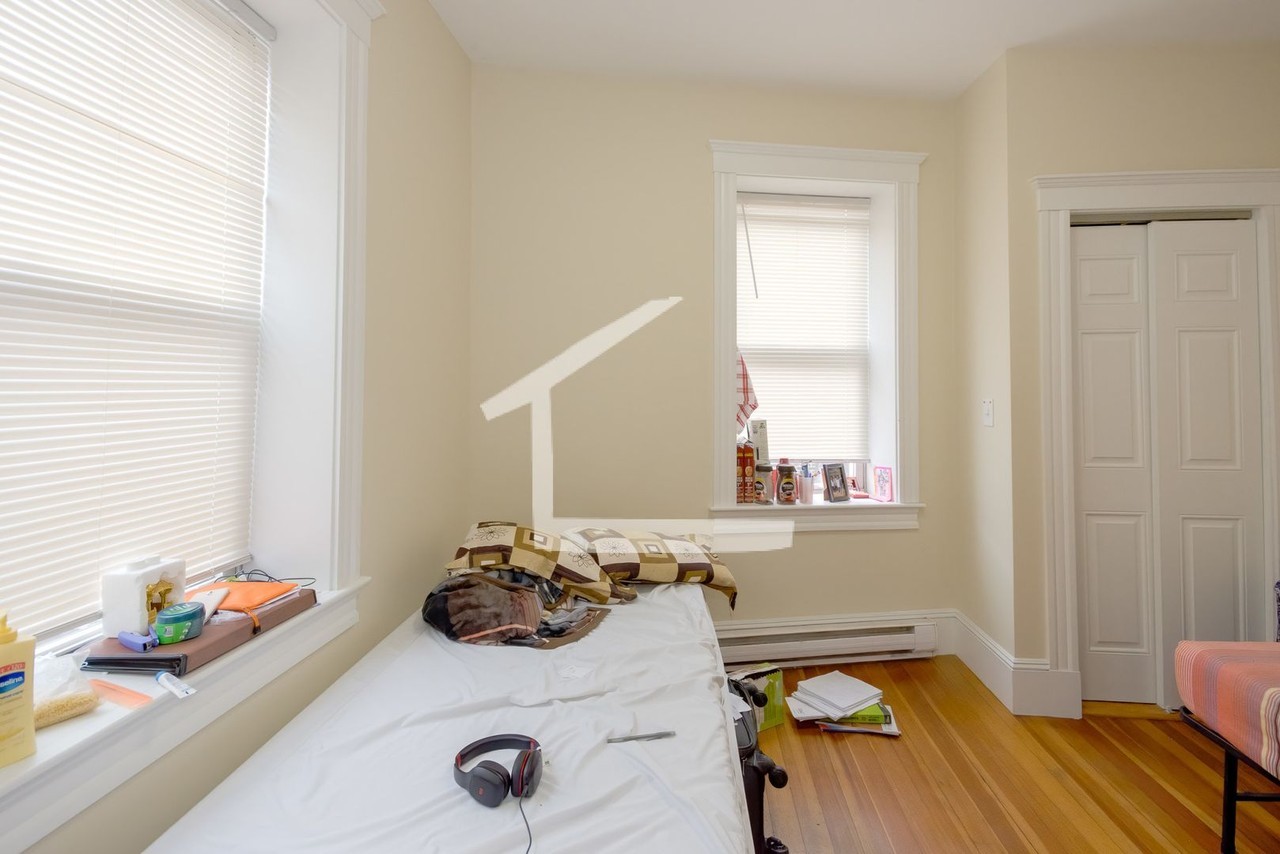 887 Huntington Ave - Photo 6 of 13