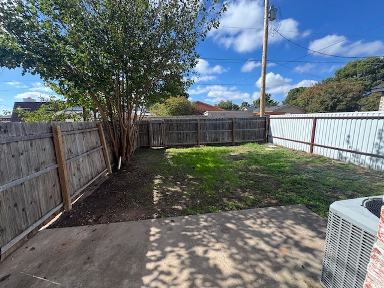3007 Montgomery St - Photo 2 of 4