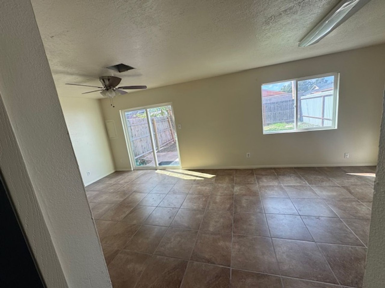 3007 Montgomery St - Photo 3 of 4