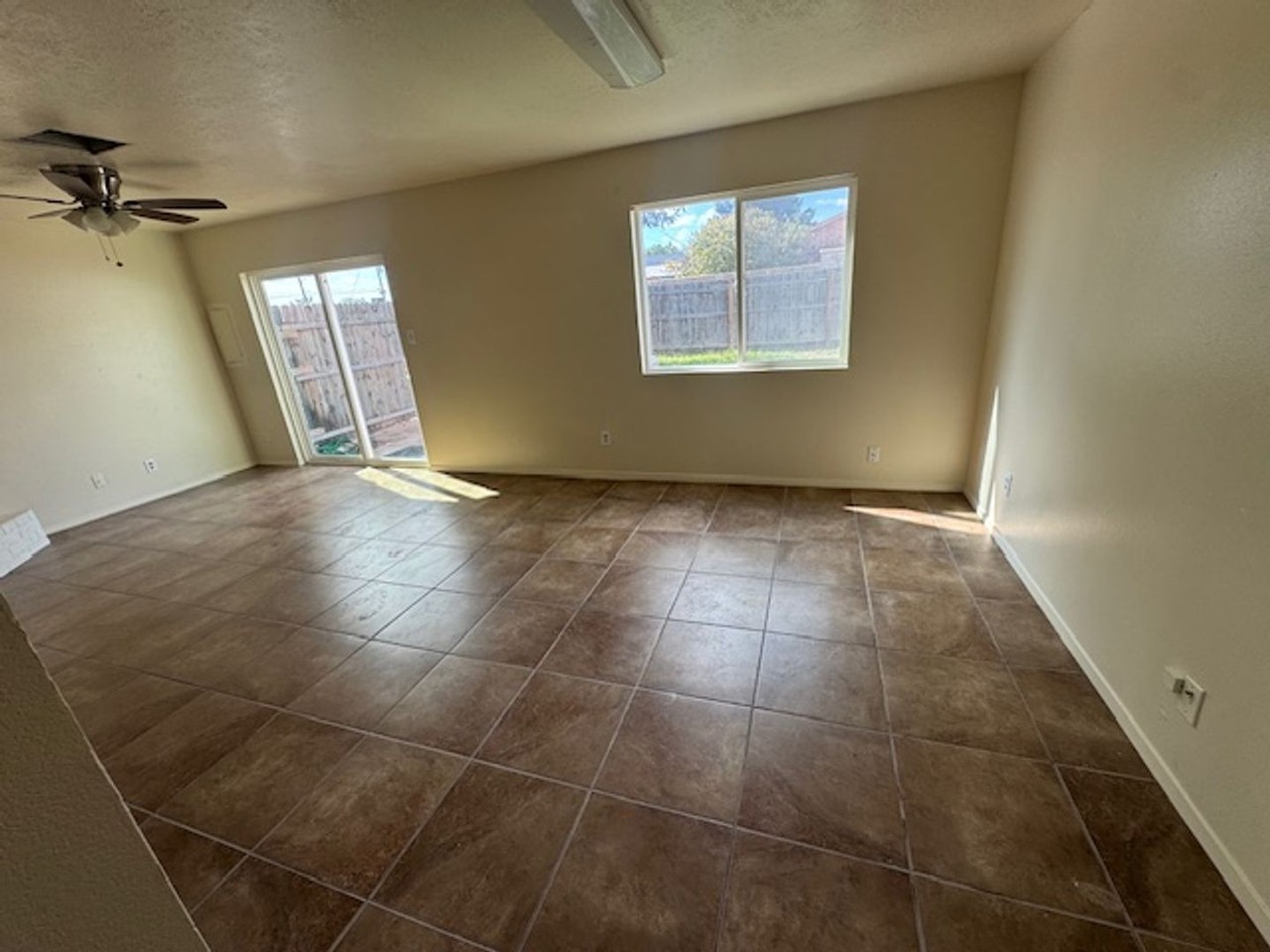 3007 Montgomery St - Photo 4 of 4