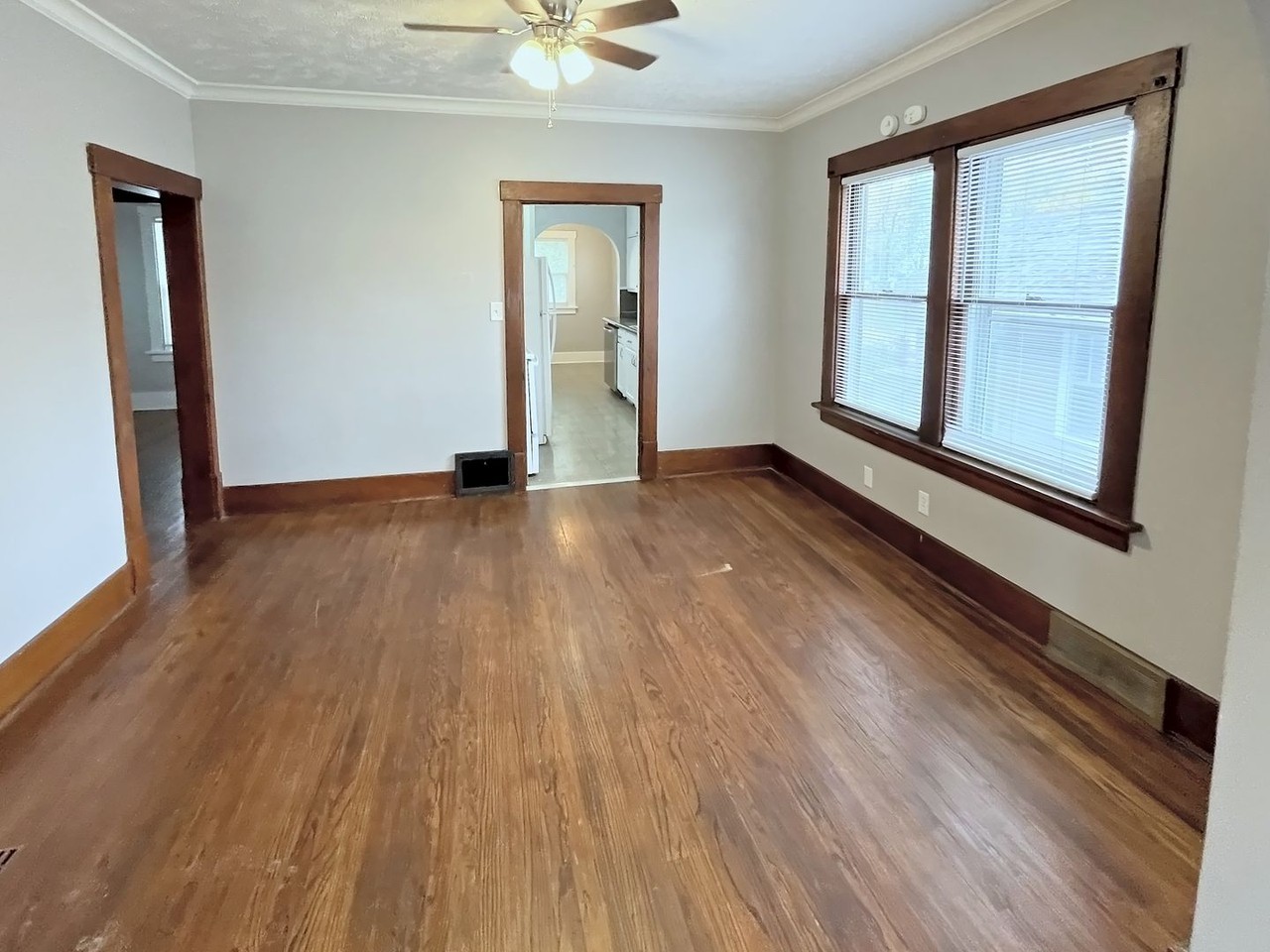 2914 N 49th Ave - Photo 4 of 13