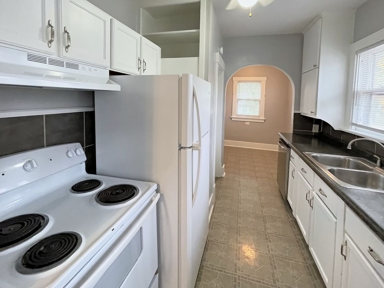 2914 N 49th Ave - Photo 6 of 13