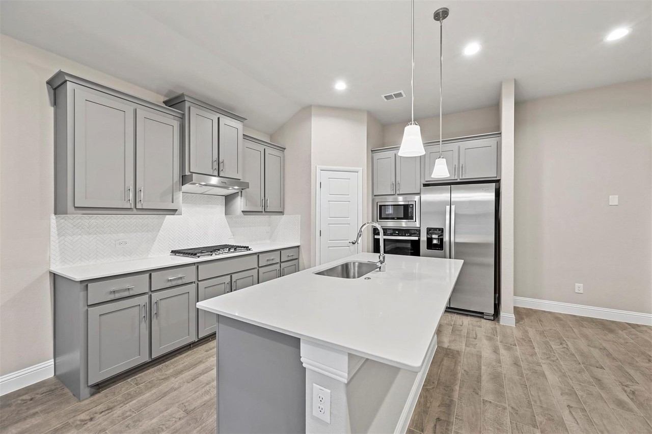1504 Razorbill Rd - Photo 2 of 21
