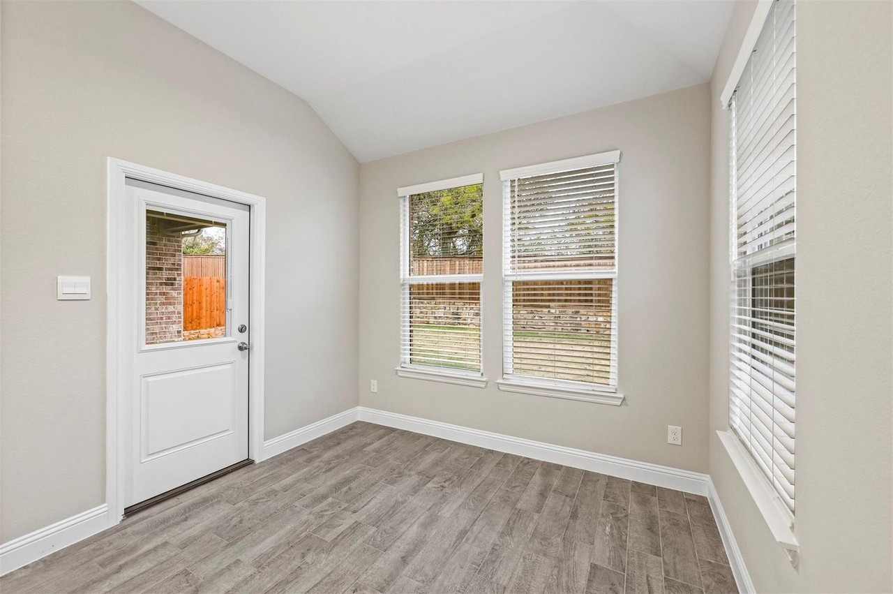 1504 Razorbill Rd - Photo 7 of 21