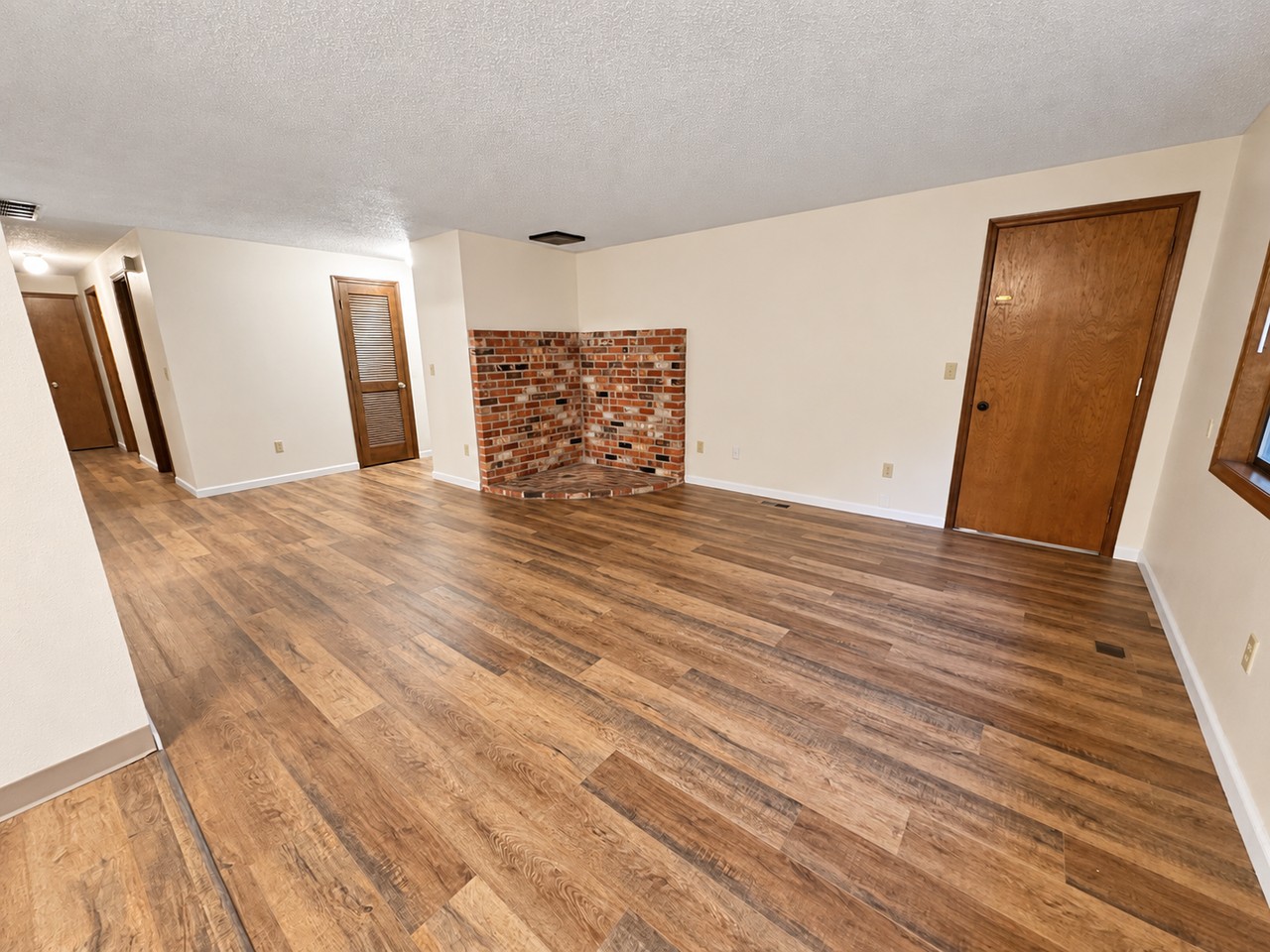 3428 Se 12th St - Photo 3 of 39