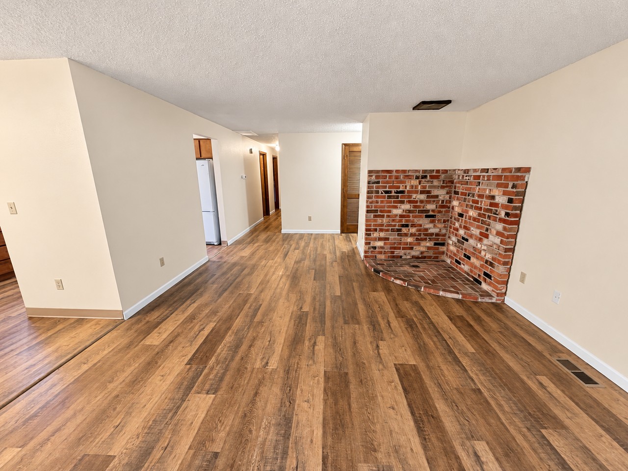 3428 Se 12th St - Photo 4 of 39