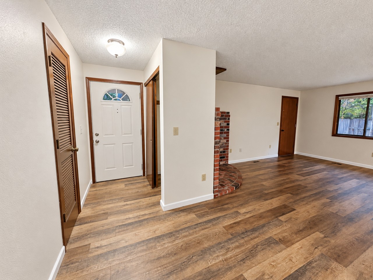 3428 Se 12th St - Photo 5 of 39