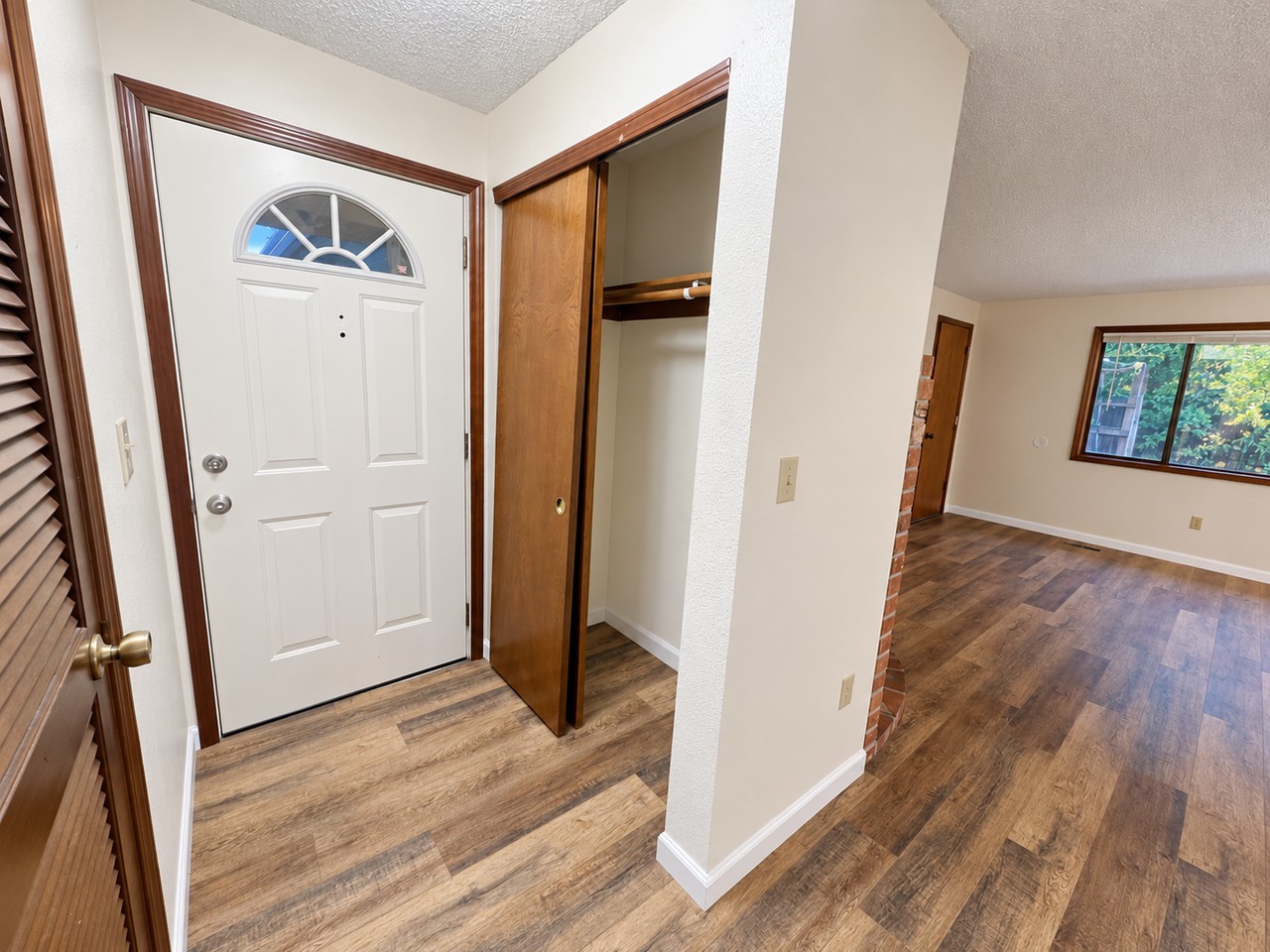 3428 Se 12th St - Photo 6 of 39
