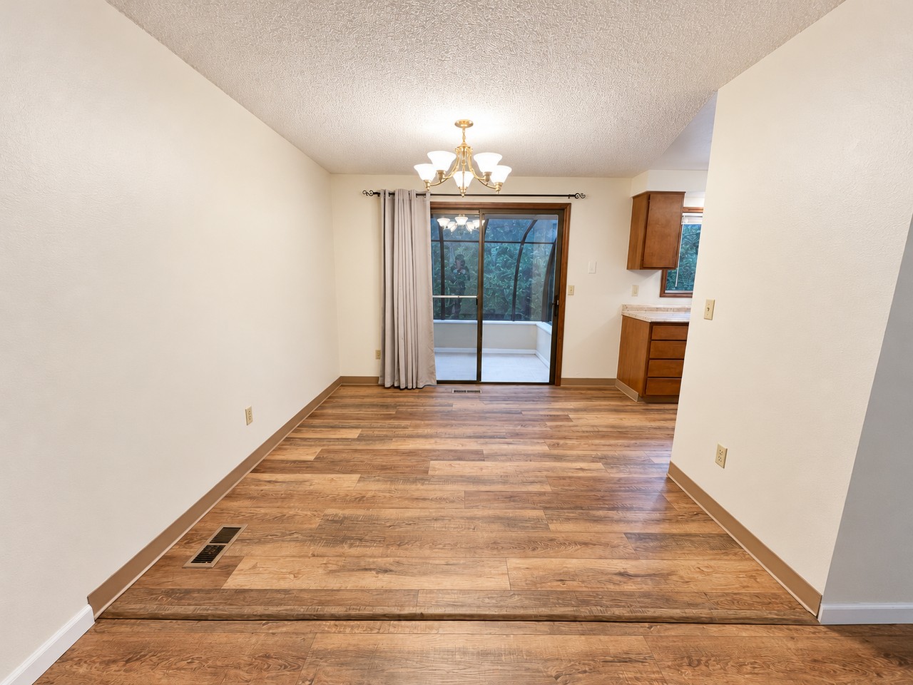 3428 Se 12th St - Photo 7 of 39