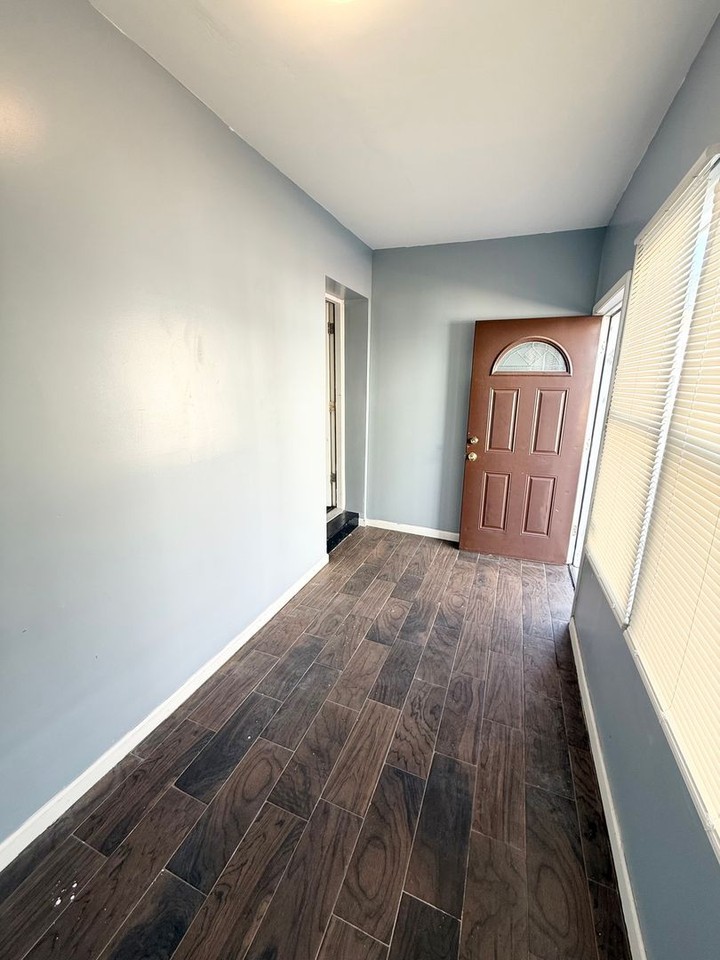 2234 S Hobson St - Photo 3 of 32