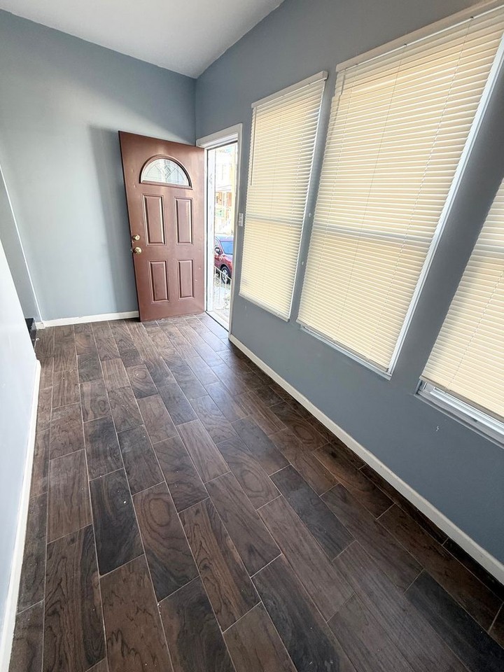 2234 S Hobson St - Photo 4 of 32