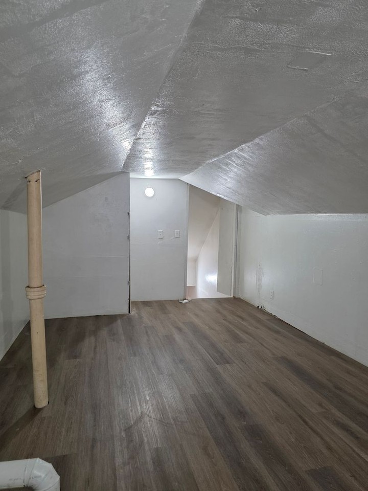 511 N Behrend Ave - Photo 3 of 17