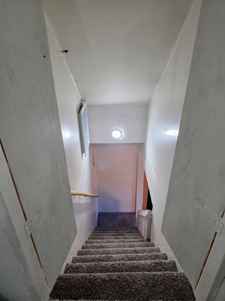 511 N Behrend Ave - Photo 4 of 17