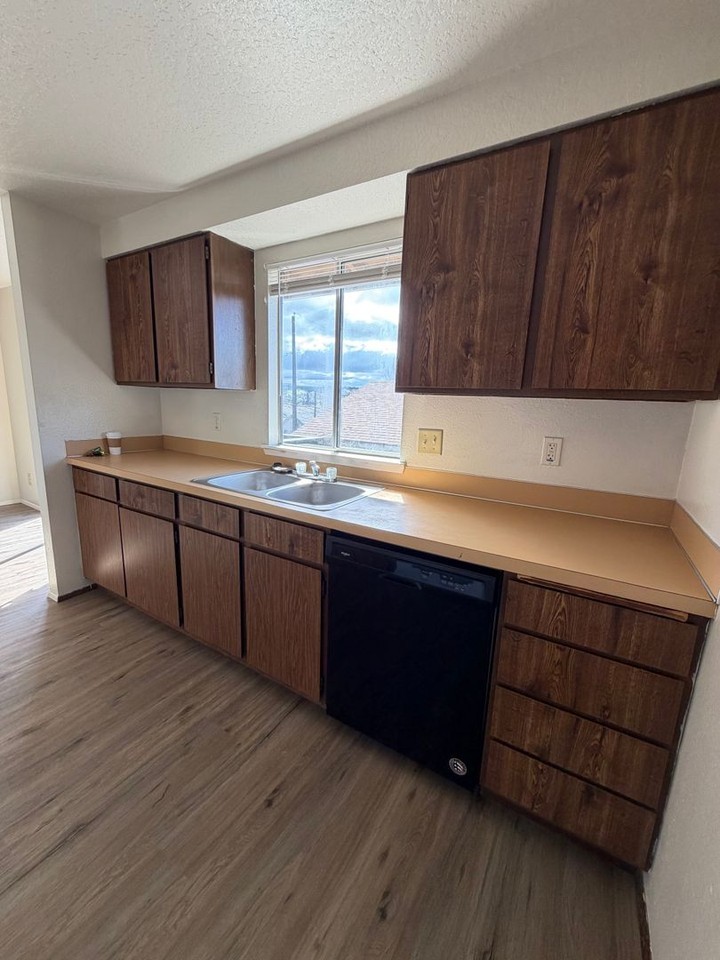 223 Nw 12th St - Photo 2 of 11