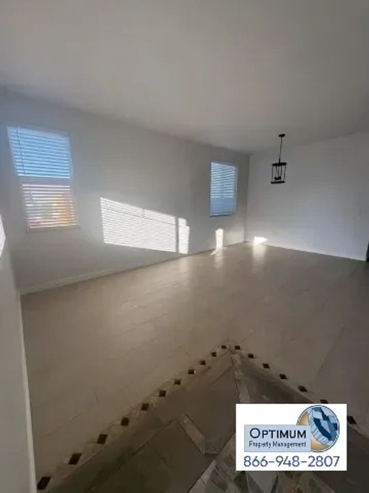 14573 Handsdale St - Photo 3 of 33
