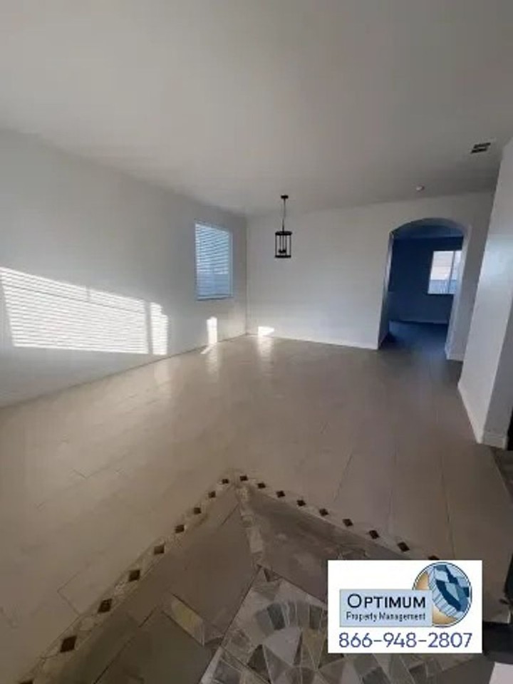 14573 Handsdale St - Photo 4 of 33
