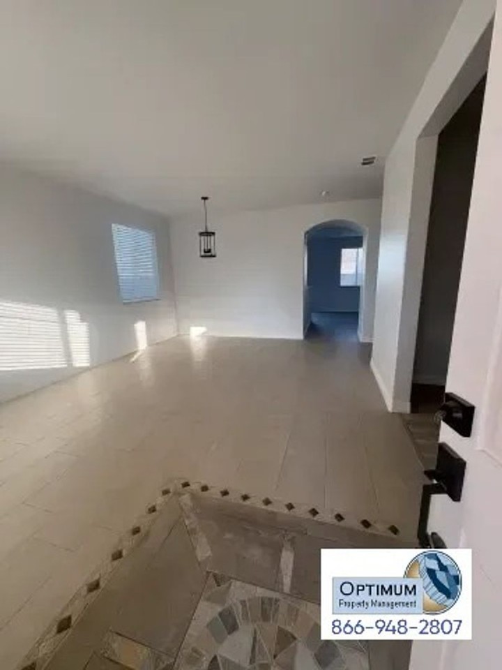 14573 Handsdale St - Photo 5 of 33