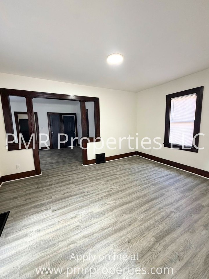 206 S 15th St - Photo 2 of 9