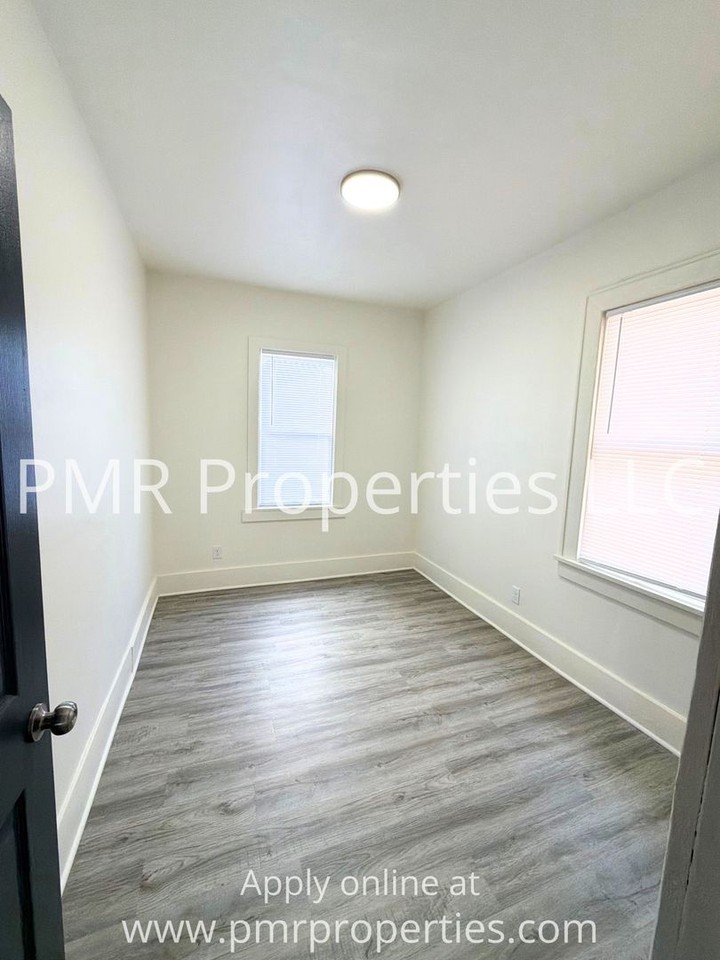 206 S 15th St - Photo 5 of 9