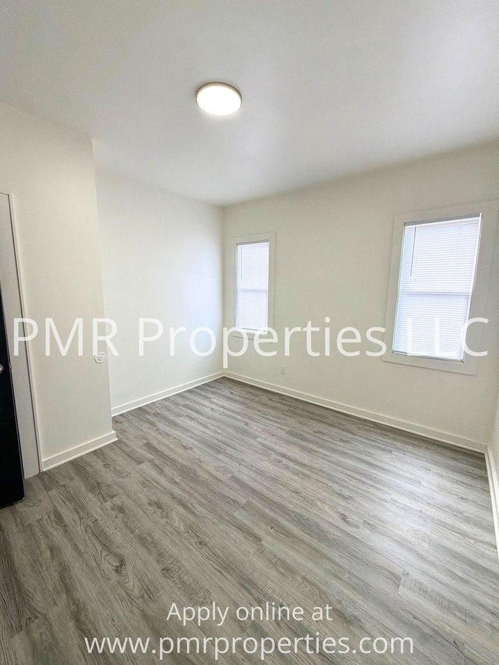 206 S 15th St - Photo 6 of 9