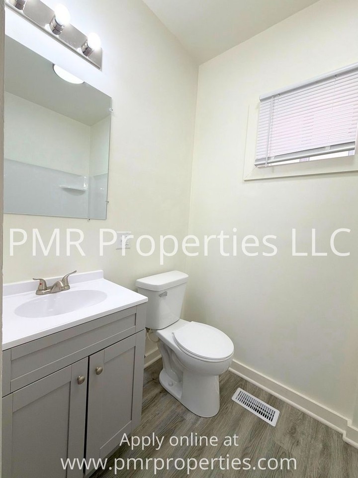 206 S 15th St - Photo 7 of 9