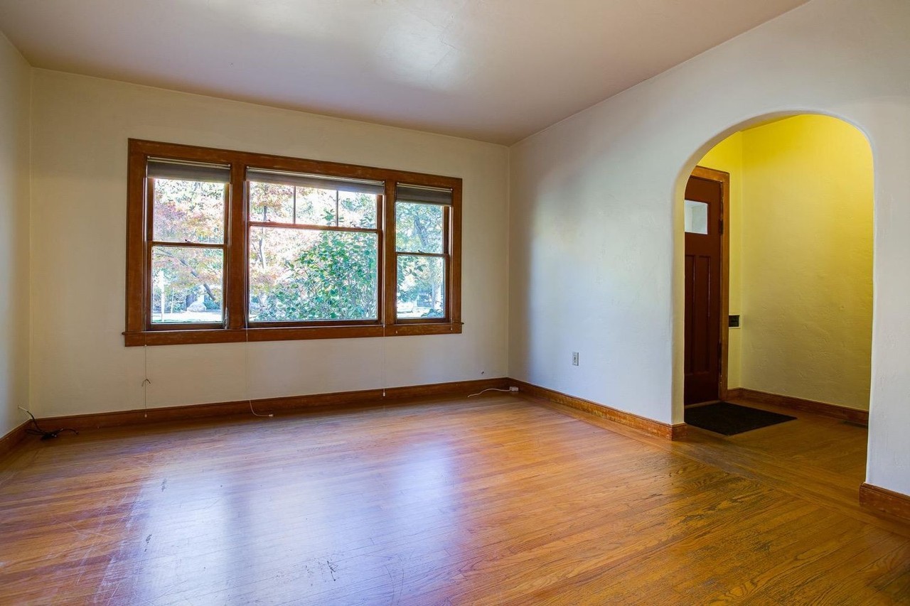 4124 T St - Photo 3 of 17