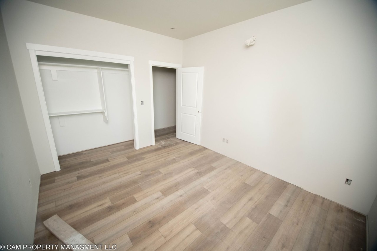 2401 S 12th St - Photo 4 of 12