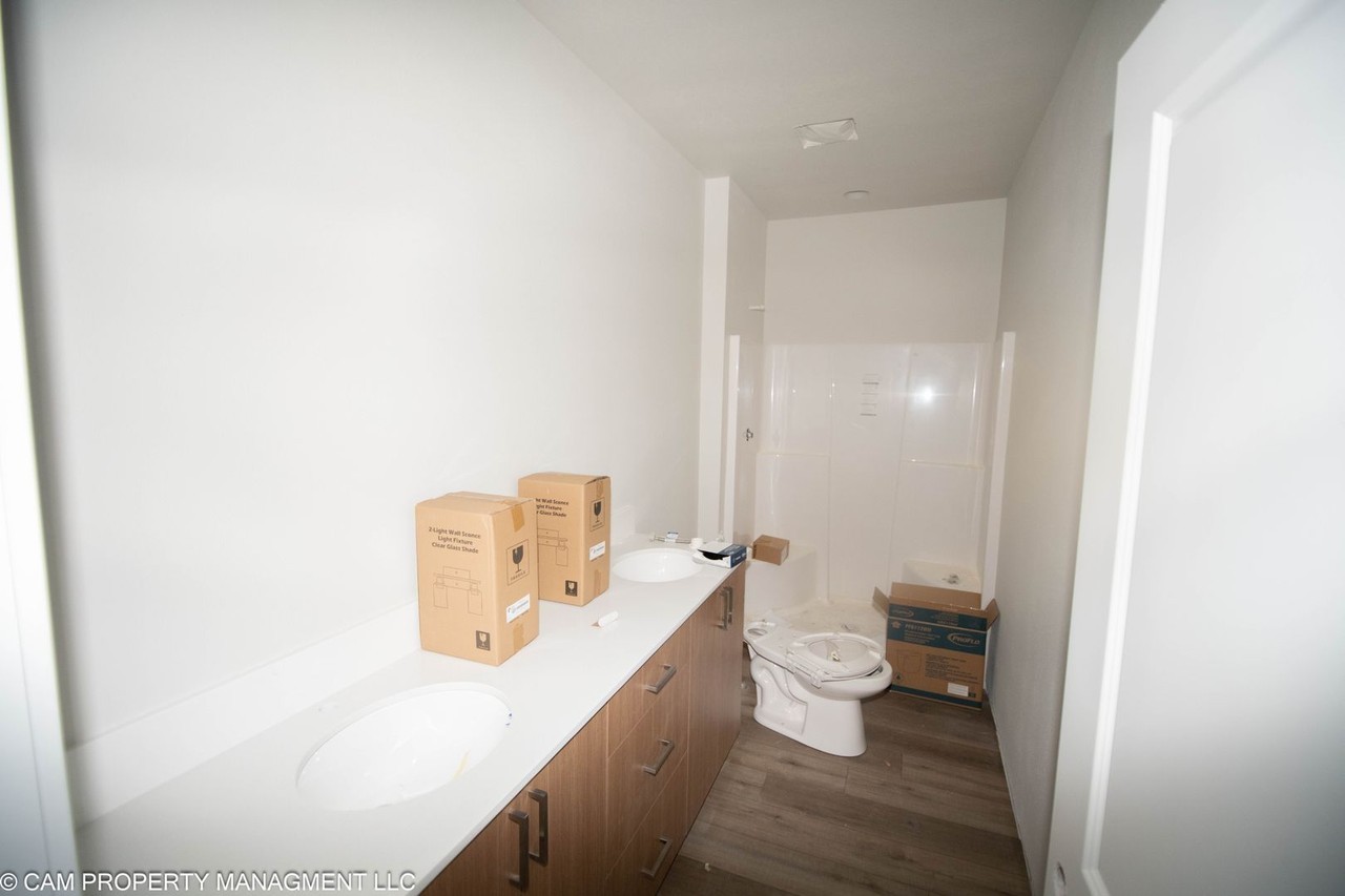 2401 S 12th St - Photo 5 of 12