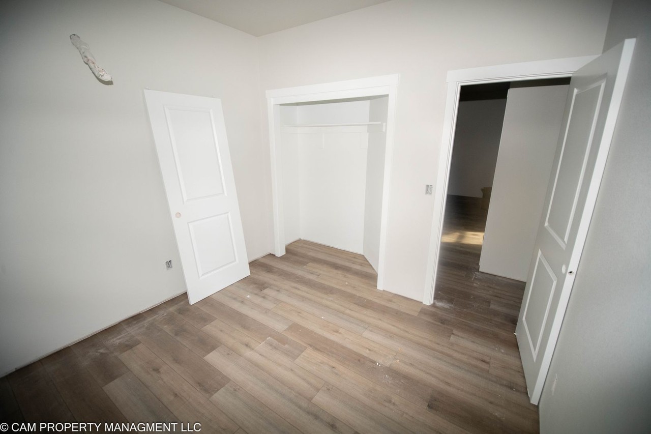 2401 S 12th St - Photo 6 of 12