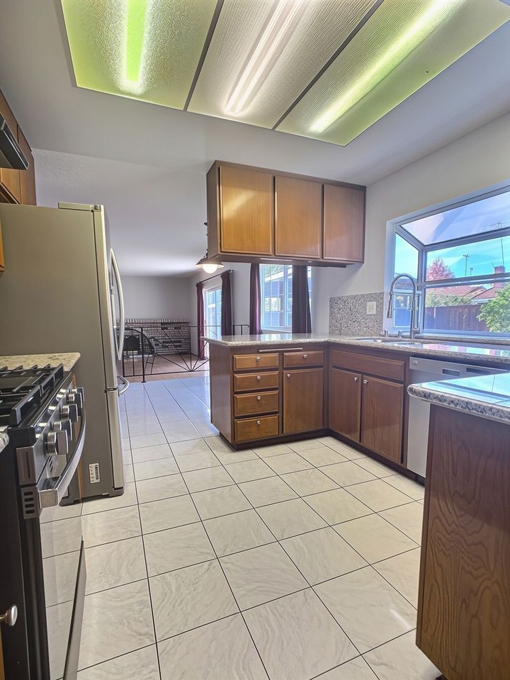 2839 Mabury Rd - Photo 7 of 27