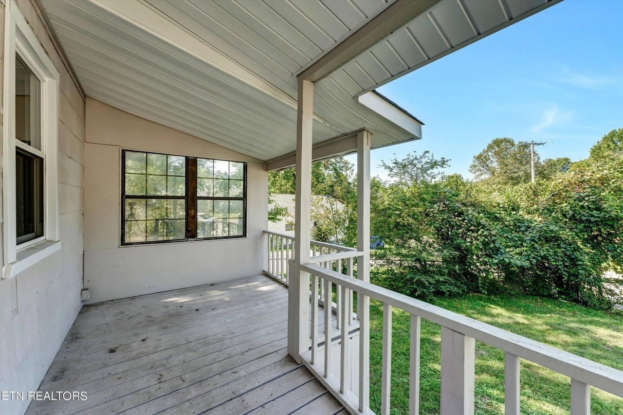 Oak Ridge Duplex - Photo 3 of 28