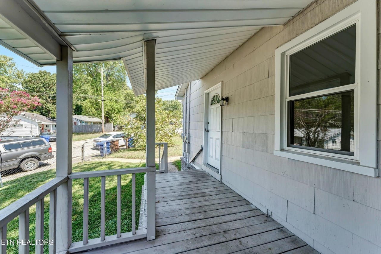 Oak Ridge Duplex - Photo 4 of 28