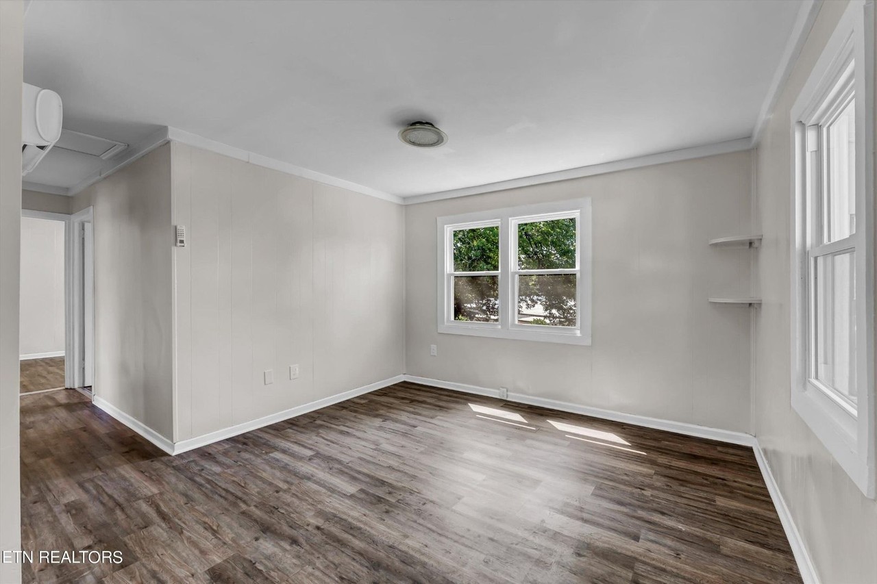 Oak Ridge Duplex - Photo 5 of 28