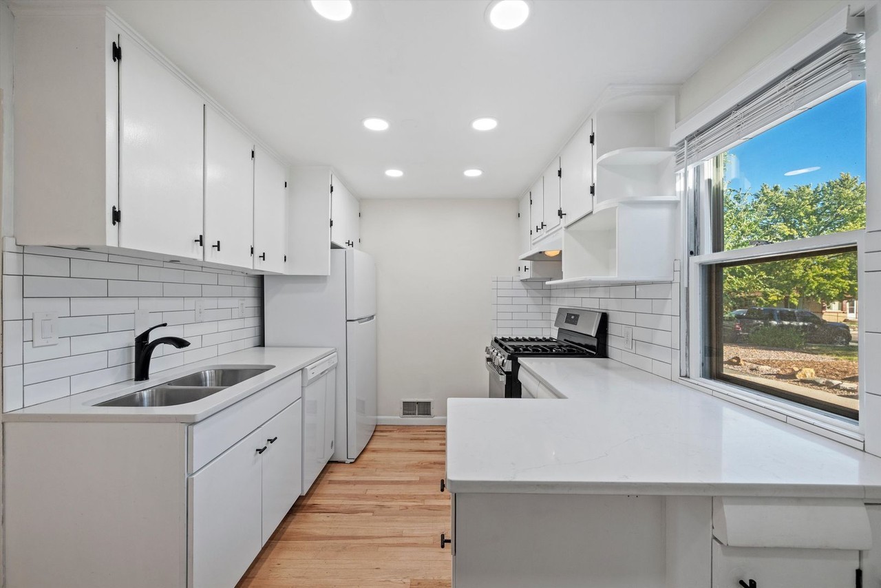2274 W Parkhill Ave - Photo 4 of 18