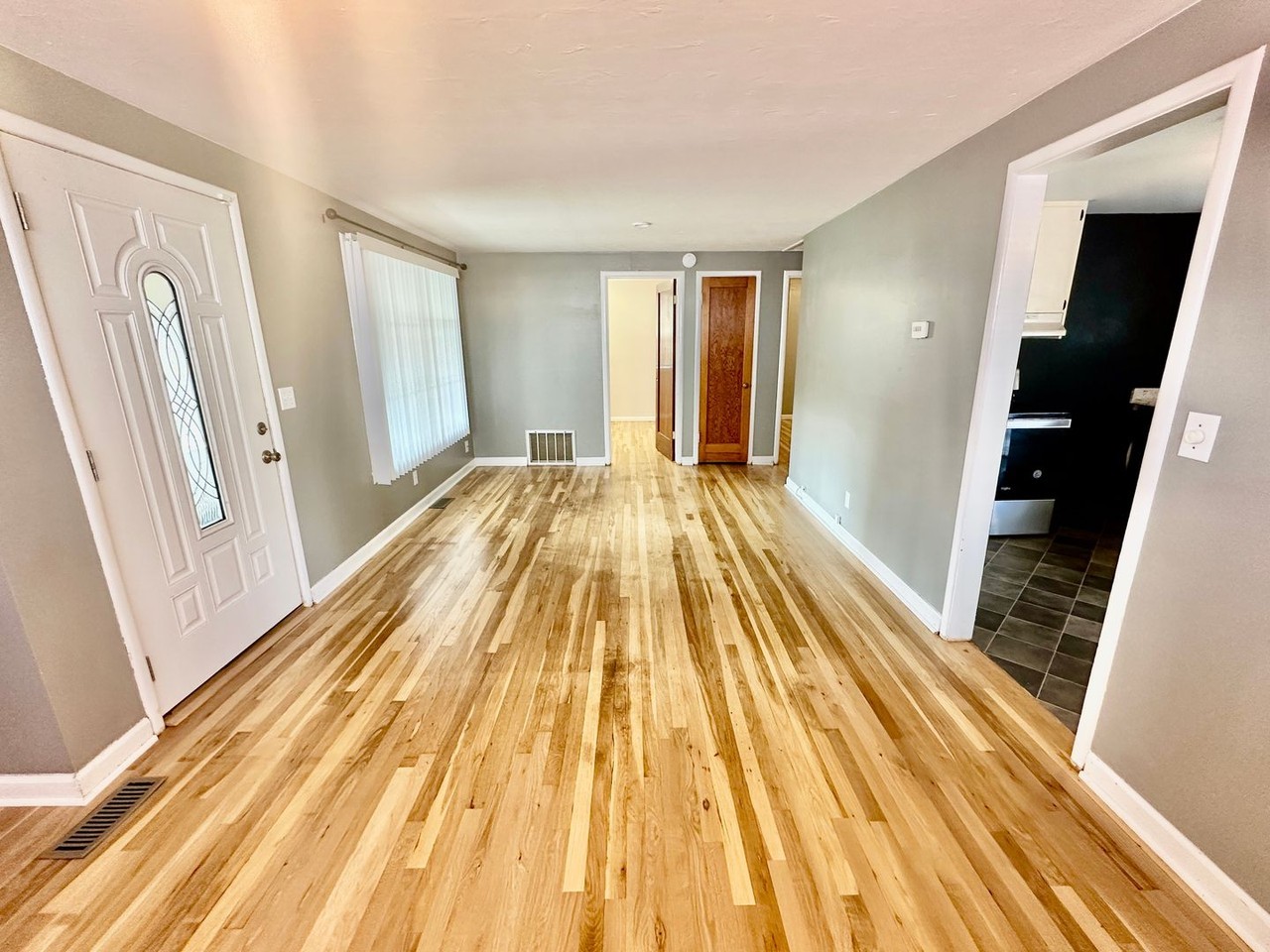 1307 E Bismark Ave - Photo 3 of 12