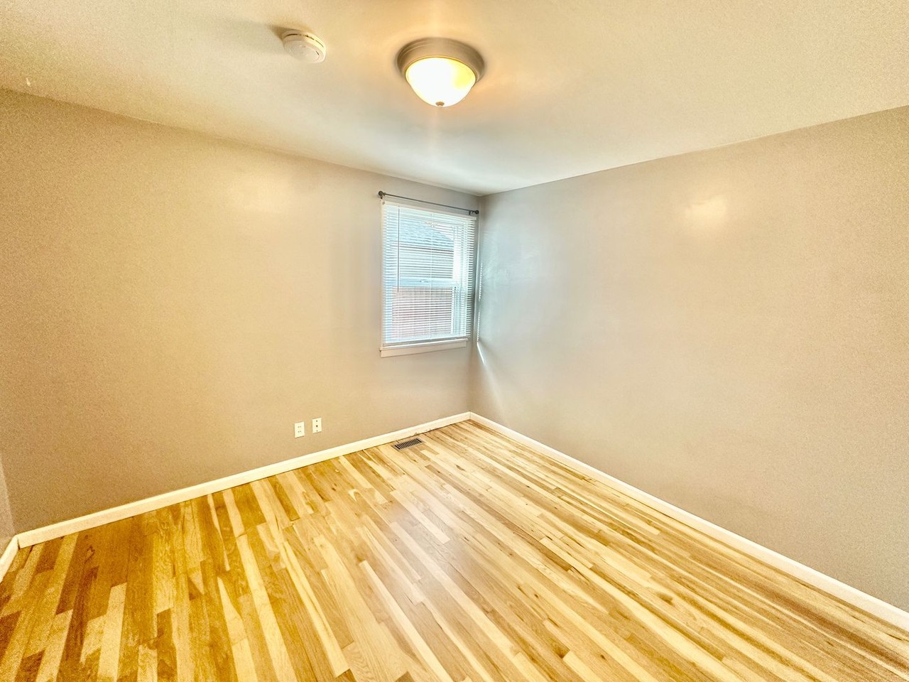 1307 E Bismark Ave - Photo 6 of 12
