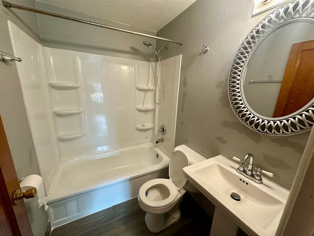 1307 E Bismark Ave - Photo 7 of 12