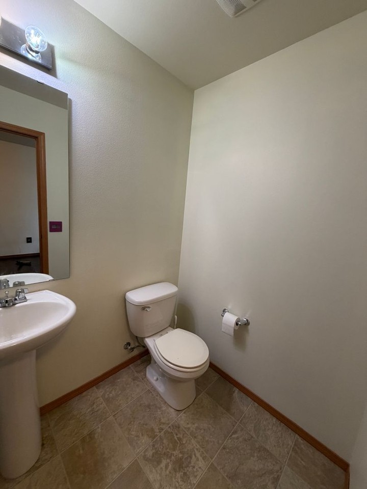 1335 Sinclair Dr - Photo 4 of 18
