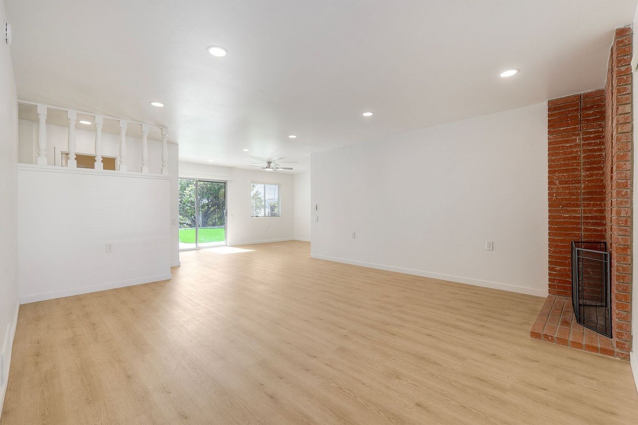 486 Skyhill Ct - Photo 3 of 27