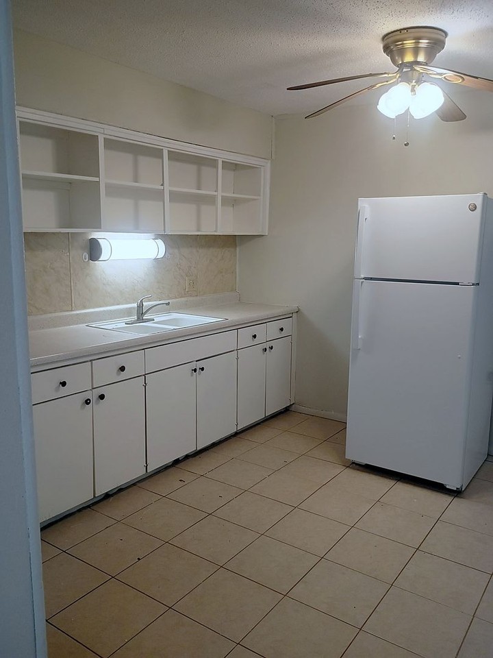 1930 Mosher Dr - Photo 4 of 10
