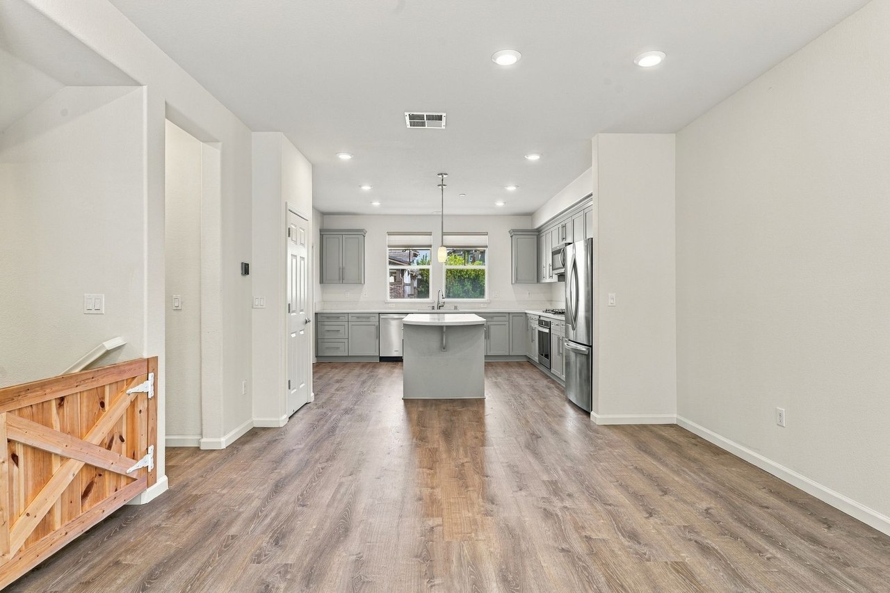 24525 Blossom Acre Way - Photo 4 of 37
