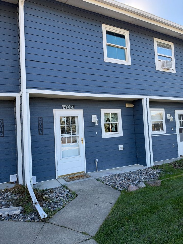 4027 Cambridge Dr - Photo 2 of 13