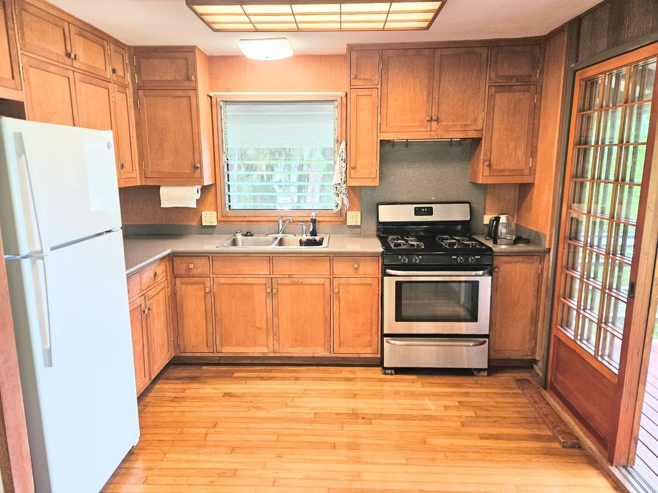 116 Meleana Pl Apt B #B - Photo 3 of 12