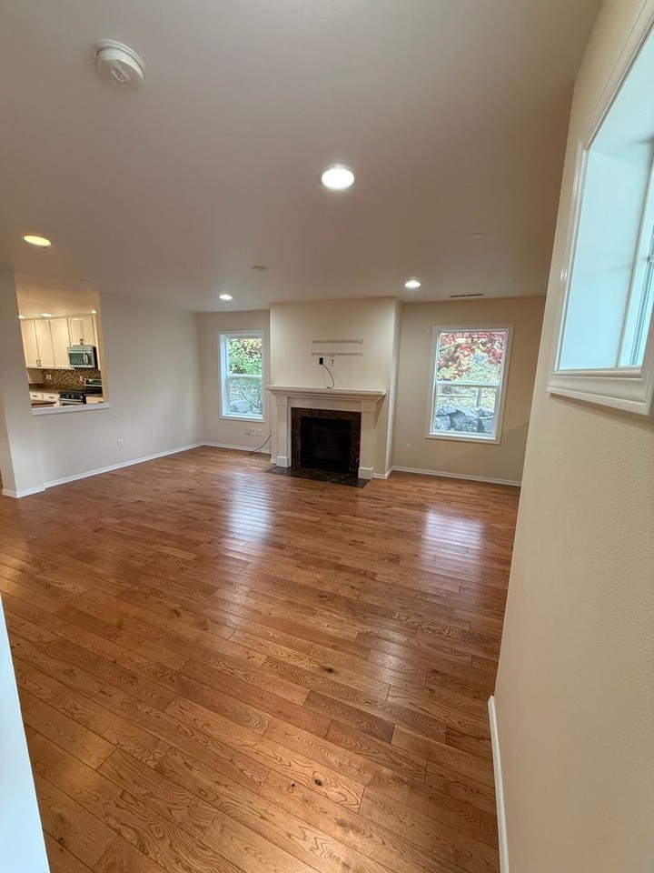 1097 Hiton Cir - Photo 7 of 43